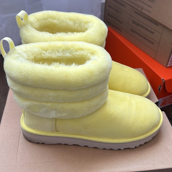 Ugg - Picture 3 of 7